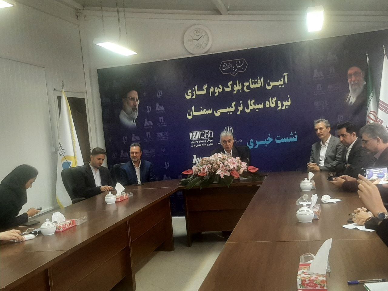 یک اتفاق باورنکردنی؛ عکس رئیسی به‌جای تصویر امام خمینی!