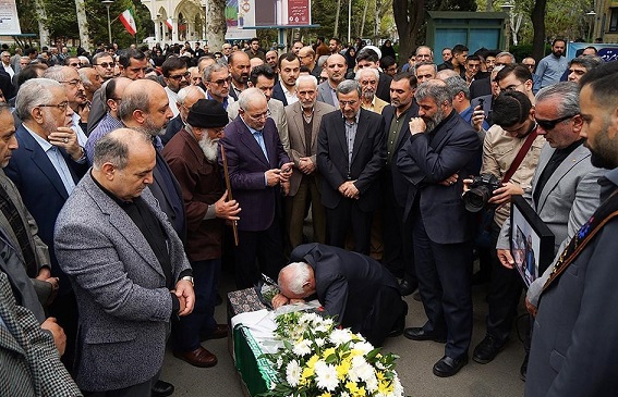 احمدی‌نژاد بعد از مدت‌ها آفتابی شد +عکس