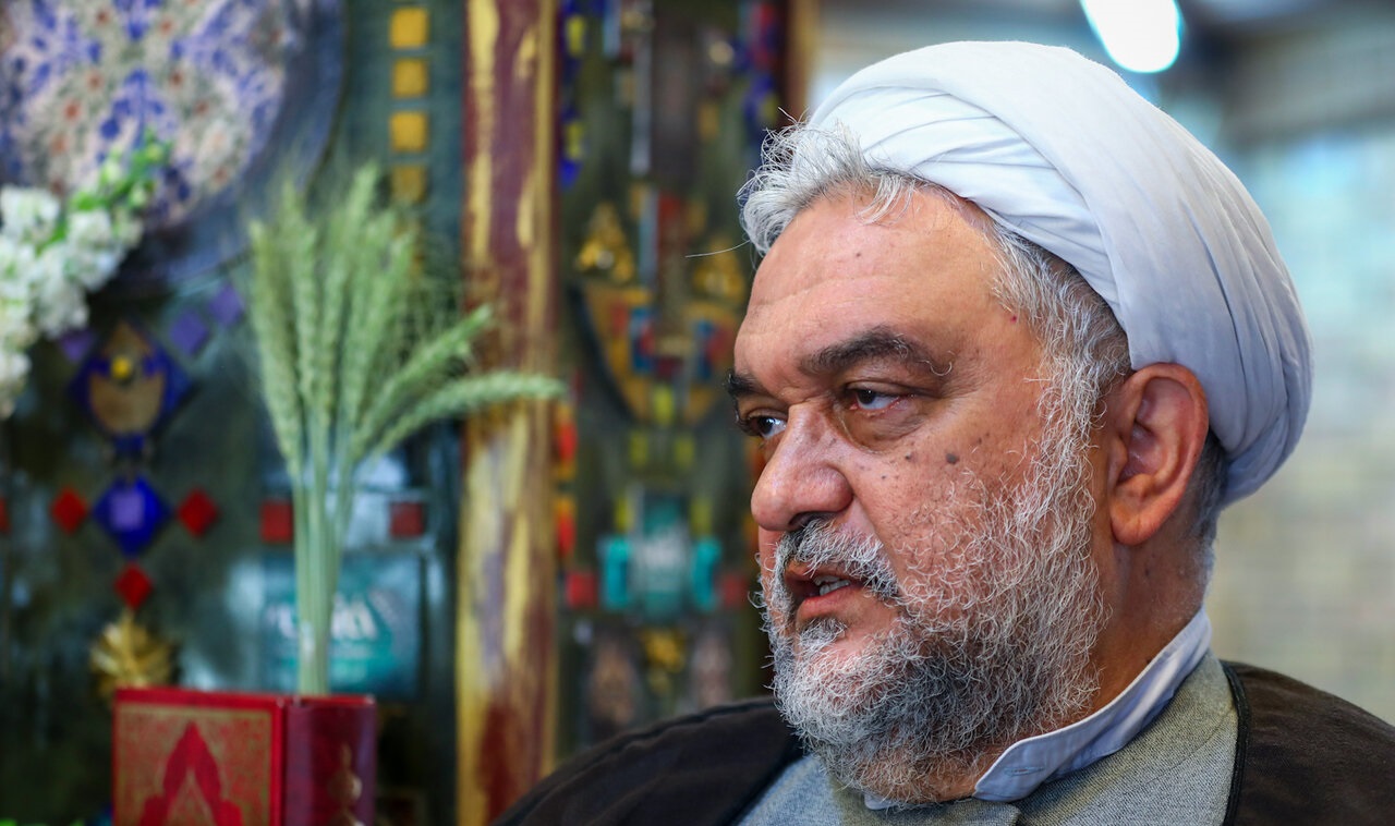 احمدی‌نژاد سرخورده شده که چرا مقامی ندارد/ رئیس دولت دهم ناجوانمردانه رفتار کرد!