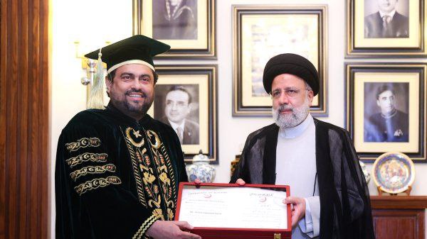 رئیس‌جمهور در پاکستان دکتری گرفت! +عکس