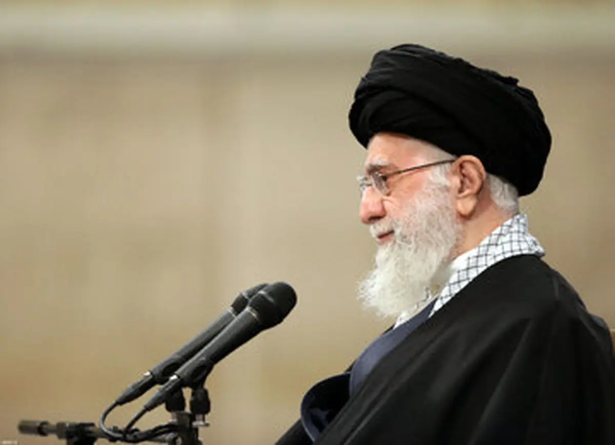 علت بغض رهبر انقلاب در خطبههای نماز عیدفطر چه بود؟ علت بغض رهبر انقلاب در خطبههای نماز عیدفطر چه بود؟