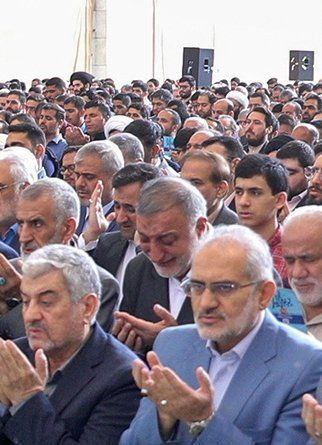 گریه‌های شدید زاکانی در نماز عید فطر وایرال شد +عکس