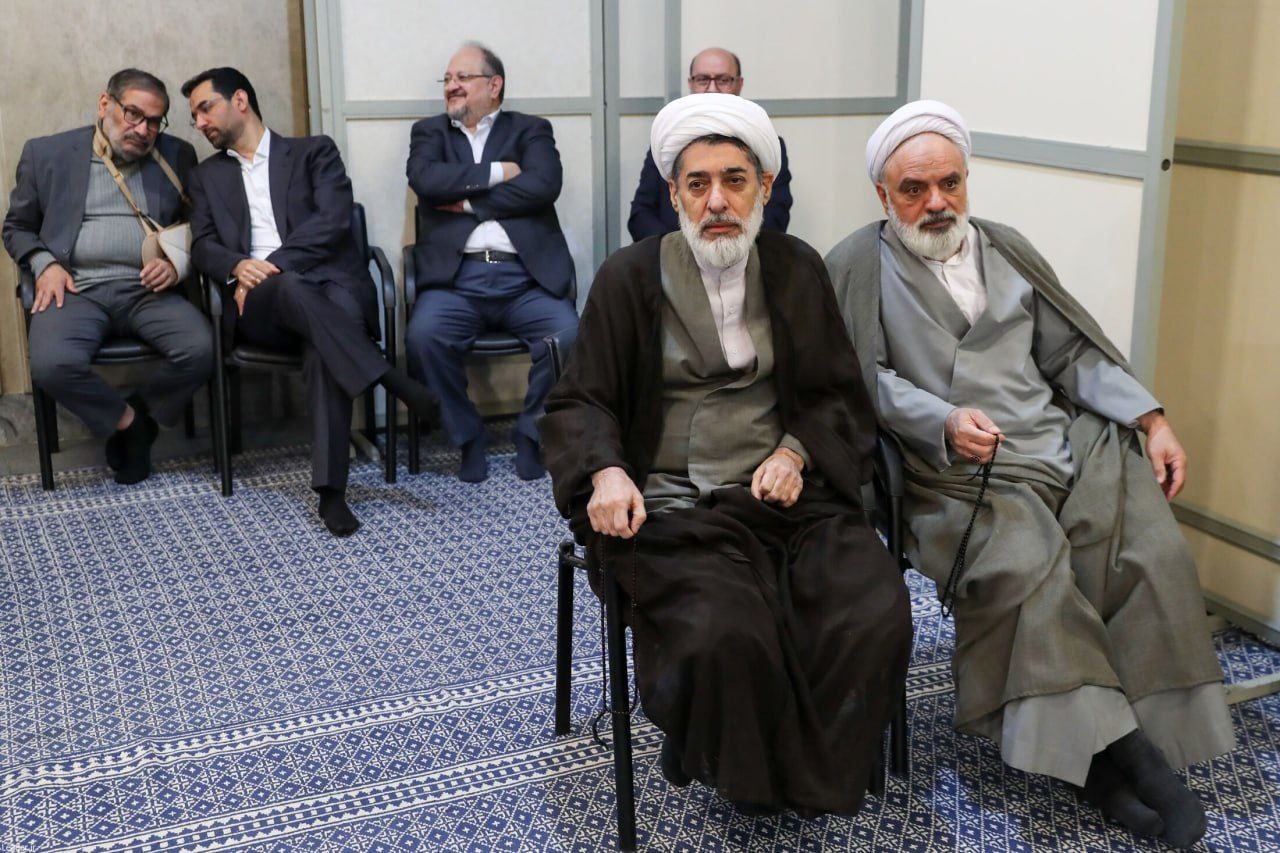 شمخانی با دست شکسته کنار وزیر روحانی! +عکس
