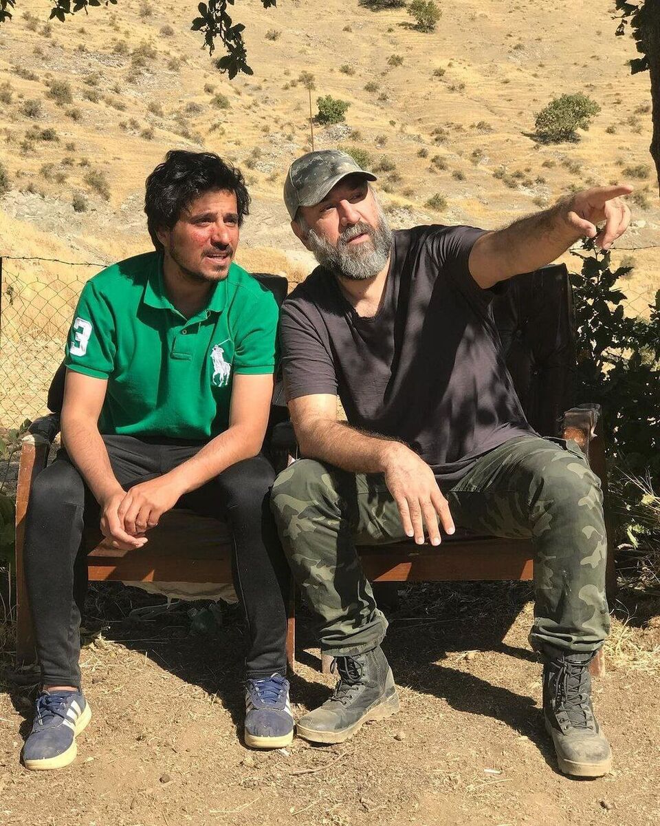 تصویر جدید از علی انصاریان در پشت صحنه «کولبرف» منتشر شد