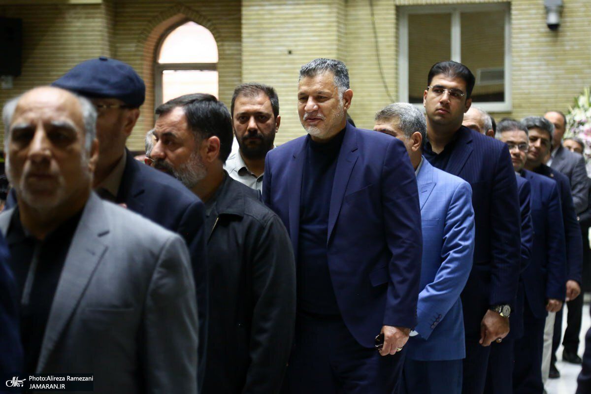 عکس جدید علی دایی در یک مراسم ختم سوژه شد