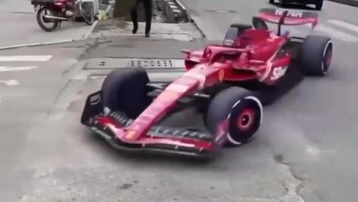 تردد ماشین‌های فرمول یک در خیابان ولیعصر تهران +ویدئو