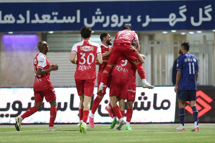 گلگهر ۰-۱ پرسپولیس/ سرخها در یکقدمی استقلال قرار گرفتند گلگهر ۰-۱ پرسپولیس/ سرخها در یکقدمی استقلال قرار گرفتند