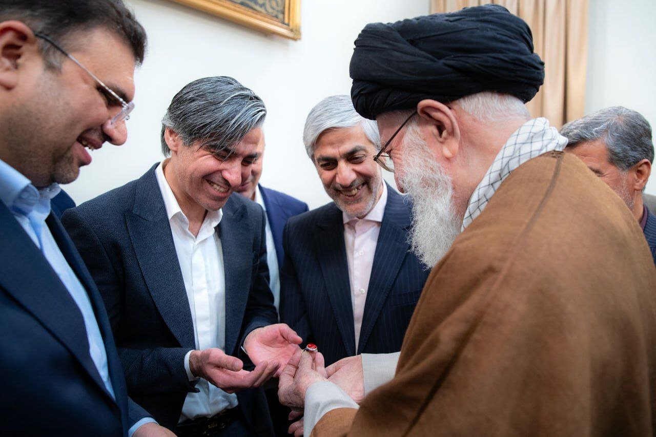وحید شمسایی از رهبر انقلاب یک هدیه ارزشمند دریافت کرد +عکس