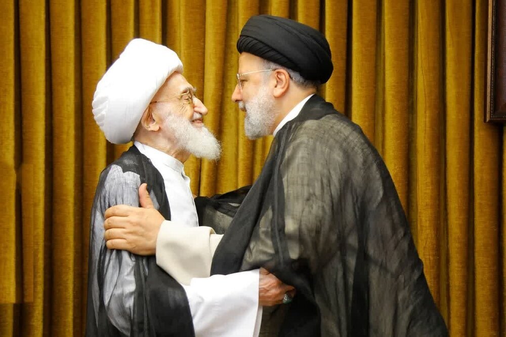 روزنامه دولت: رئیسی حرف هایی را که مراجع تقلید در سفر به قم مطرح کردند، خودش می‌دانست !