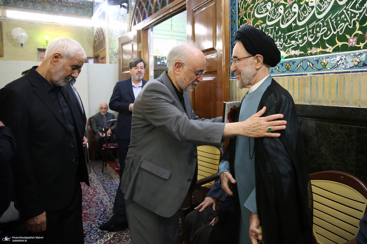 رفتار محترمانه و خاص علی‌اکبر صالحی در قبال سیدمحمد خاتمی و سیدحسن خمینی +تصاویر