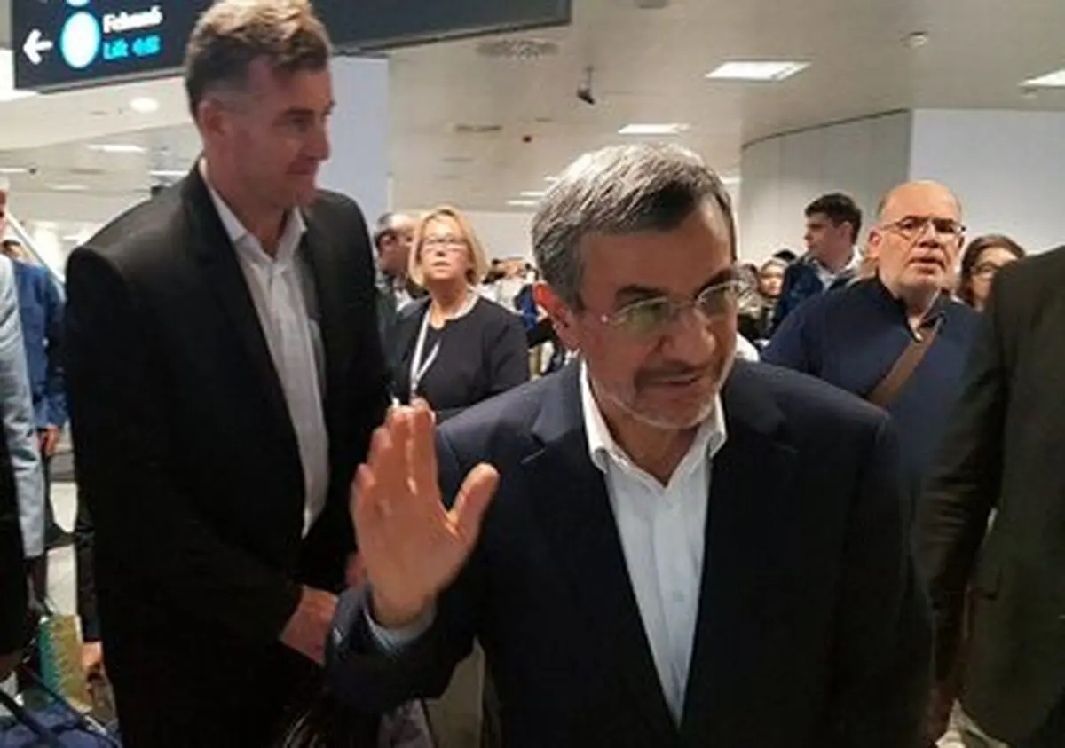 تصاویری از احمدی‌نژاد و دوستانش در حال بازگشت به ایران + عکس