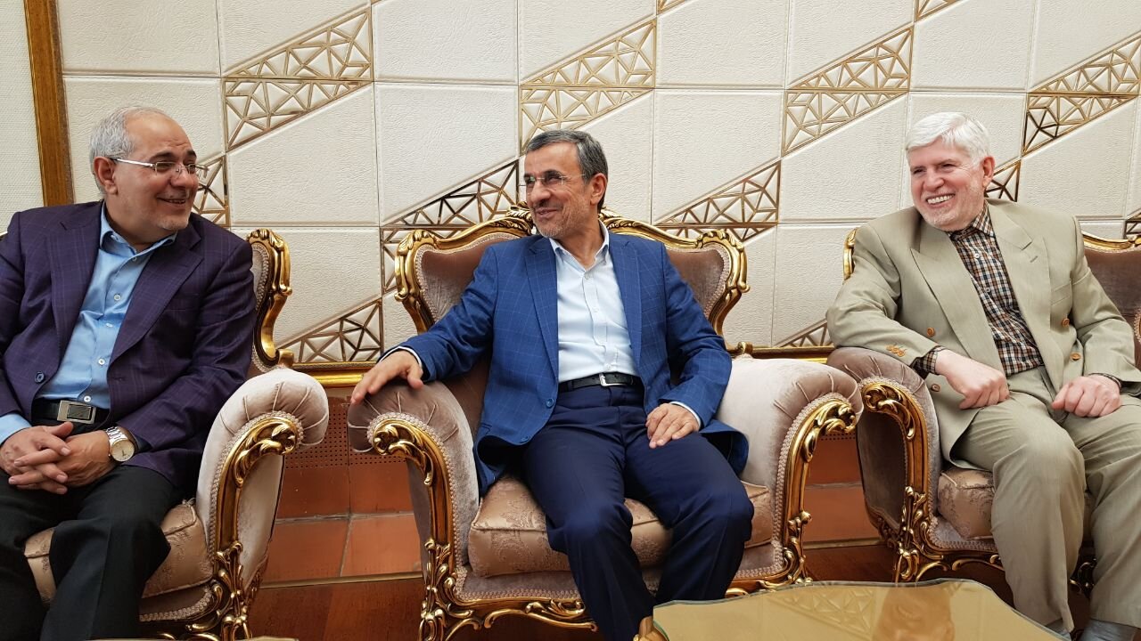 احمدی‌نژاد از کشور خارج شد +تصاویر