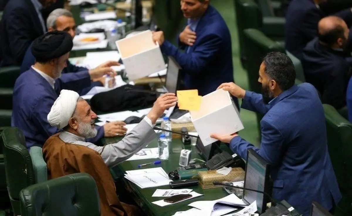 رخدادی عجیب در انتخابات هیات رئیسه مجلس؛ آراءِ اعضا بعد از بازشماری کم شد!