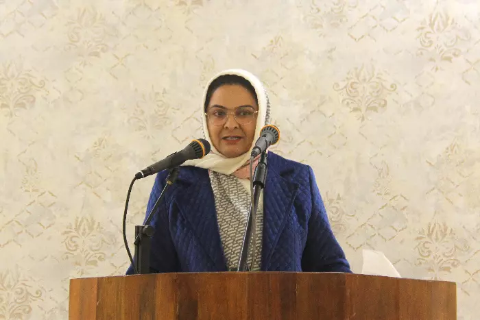تصویری از پوشش متفاوت تنها نماینده زن اقلیت های مذهبی در مجلس دوازدهم