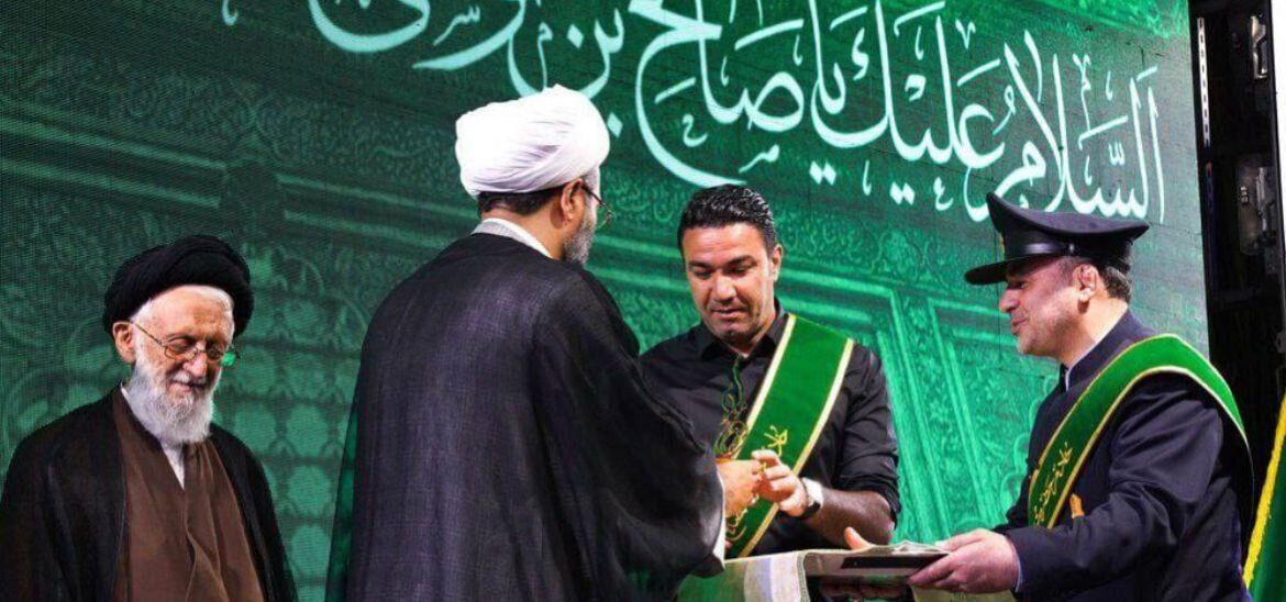 سرمربی استقلال خادم یک امام‌زاده شد +عکس