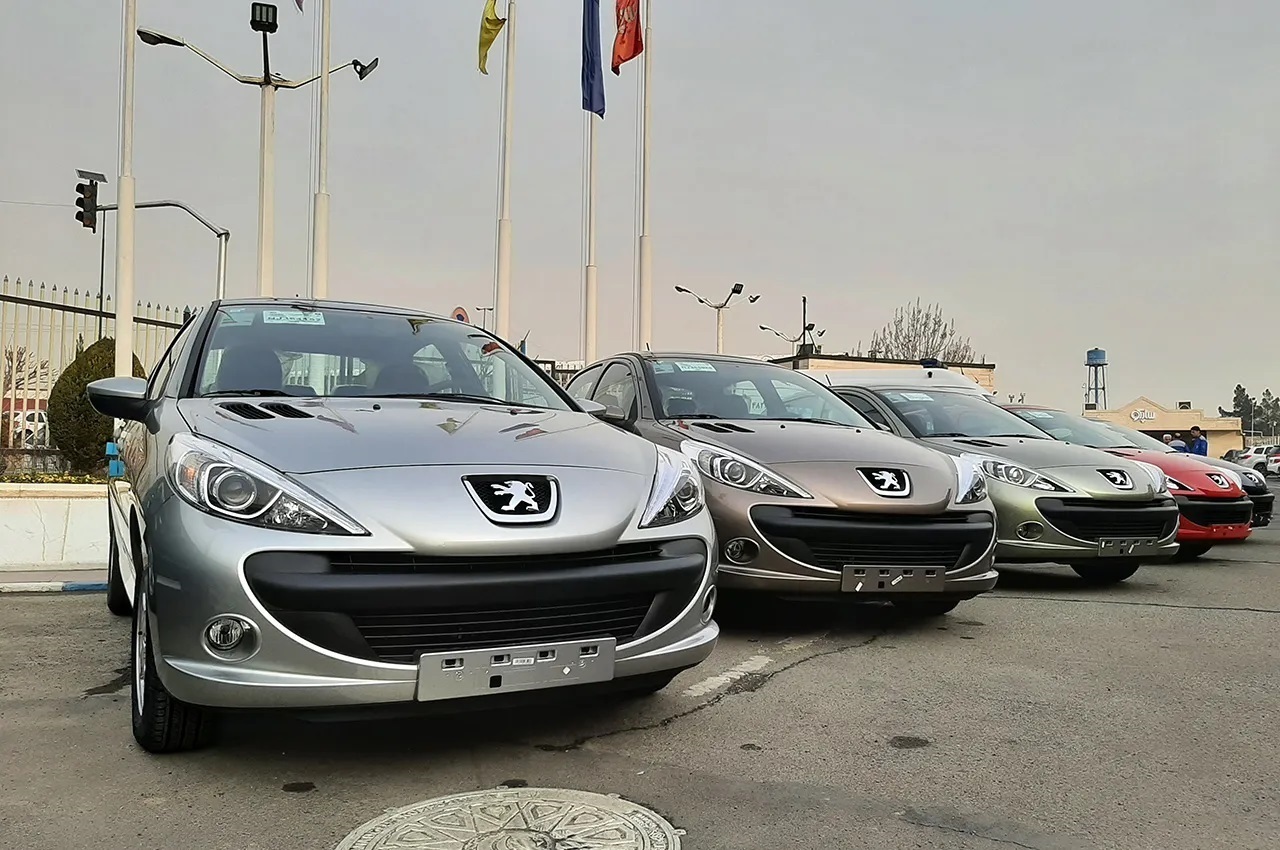 قیمت خودرو داخلی و خارجی در بازار آزاد ۱۶ اردیبهشت ۱۴۰۳