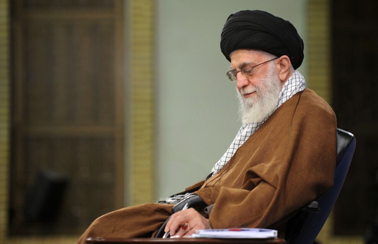 رهبر انقلاب به دانشجویان آمریکایی نامه نوشتند رهبر انقلاب به دانشجویان آمریکایی نامه نوشتند