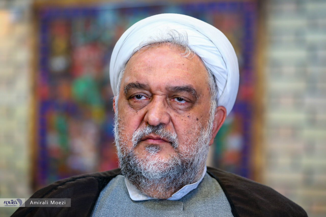 آقای رئیسی این افراد در دولت شما چه کارهاند؟/ افشاگری درباره داماد رئیسی و برادرش آقای رئیسی این افراد در دولت شما چه کارهاند؟/ افشاگری درباره داماد رئیسی و برادرش