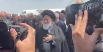 استقبال از همسر رئیس‌جمهور و علم‌الهدی در مشهد +ویدئو