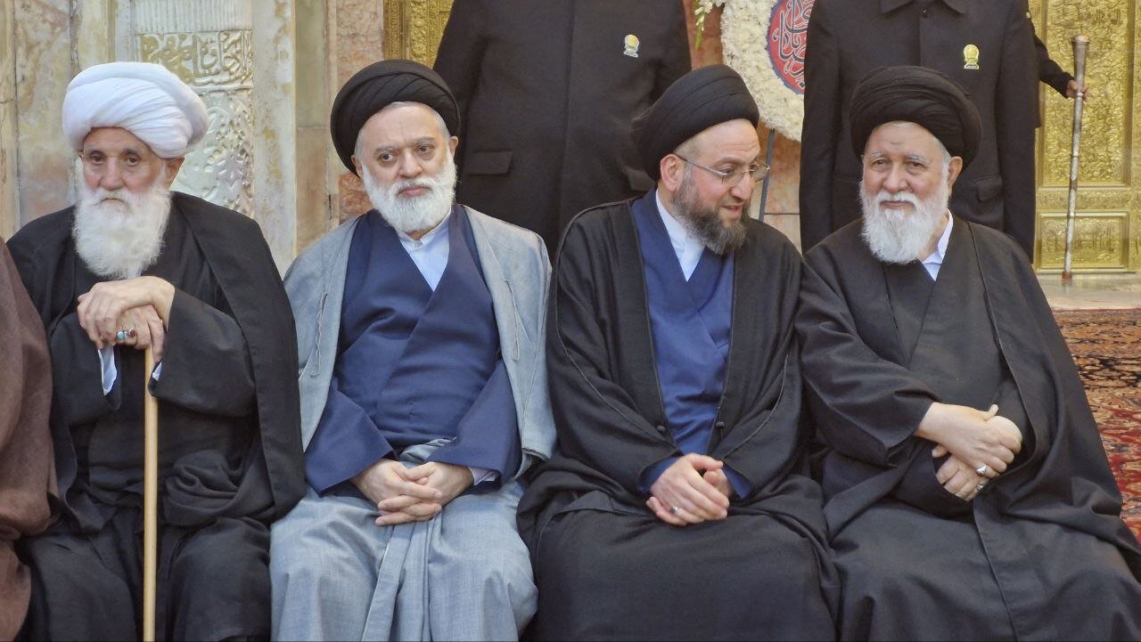عکسی از فرزند رهبر انقلاب در مراسم تشییع رئیسجمهور عکسی از فرزند رهبر انقلاب در مراسم تشییع رئیسجمهور