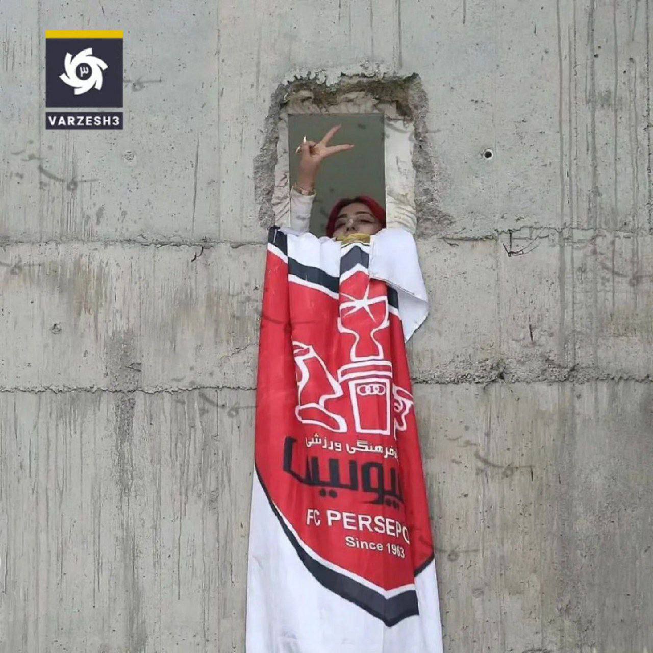 تصویری تلخ از هوادار زن پرسپولیسی که وایرال شد