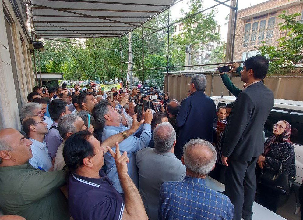 احمدی‌نژاد دوباره در میدان ۷۲ نارمک معرکه گرفت! +تصاویر