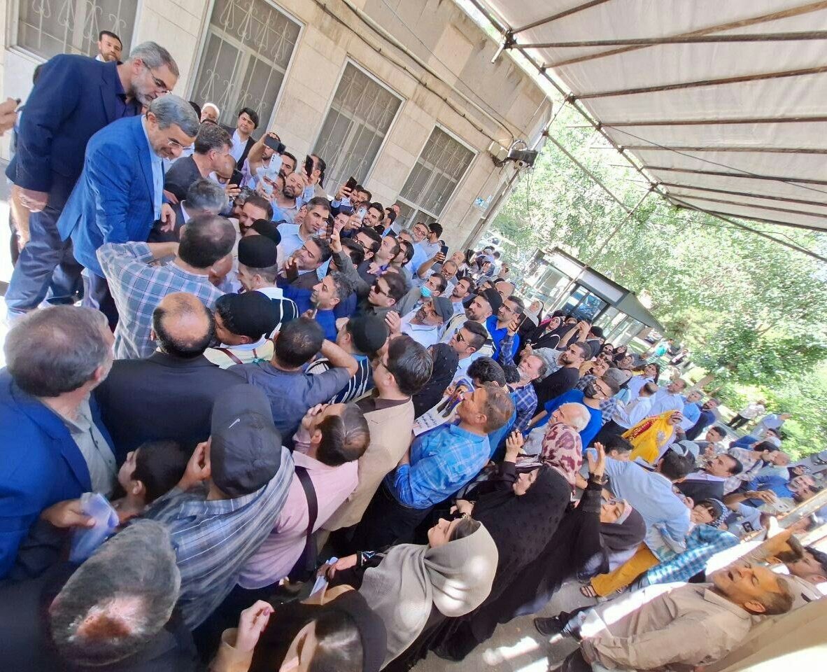 در میدان ۷۲ نارمک چه خبر است؟/ تصاویر جدید از محمود احمدی نژاد در روز سوم ثبت نام کاندیداها