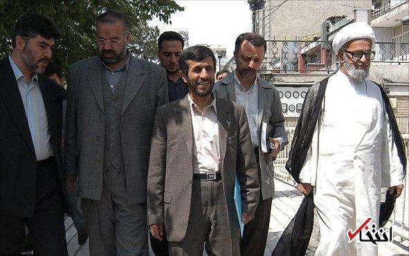 تصویر احمدی‌نژاد وقتی که در انتخابات ثبت نام کرد
