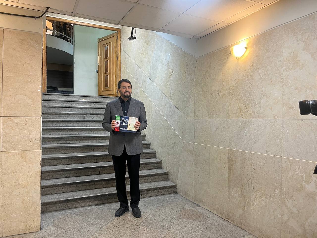 مهرداد بذرپاش بعد از ثبت‌نام: کاندیدای دولت نیستم! +عکس