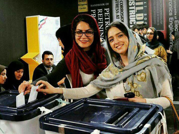 عکس| وقتی که ترانه علی‌دوستی به روحانی رای داد