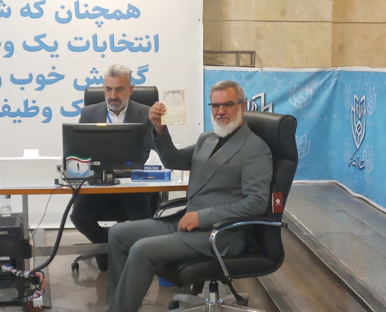 محمد رویانیان هم در انتخابات ثبت نام کرد +عکس