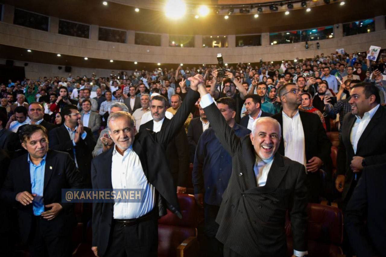تصویر ظریف و پزشکیان با ژست پیروزی وایرال شد +عکس