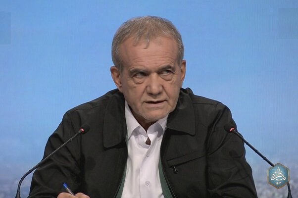 پیام متفاوت پزشکیان: باید یک بار دیگر برخیزیم و طرحی نو دراندازیم پیام متفاوت پزشکیان: باید یک بار دیگر برخیزیم و طرحی نو دراندازیم