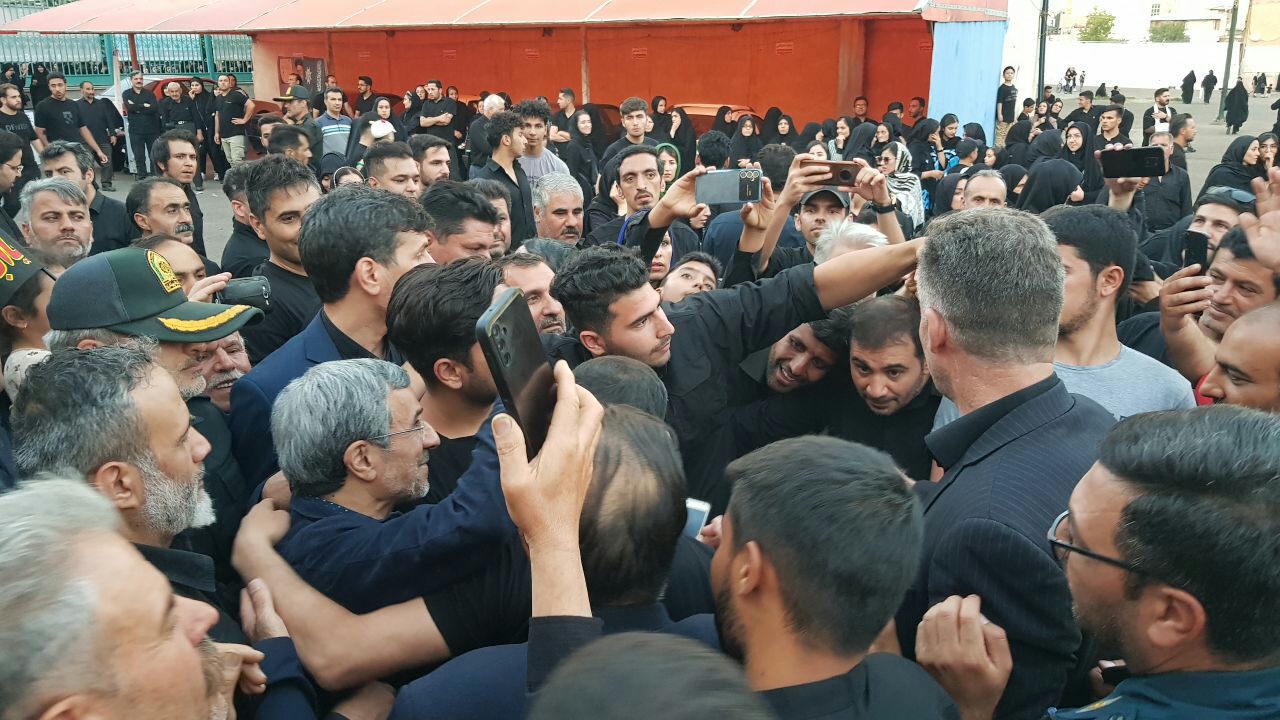 احمدی‌نژاد مراسم عزاداری تاسوعا را بهم ریخت +تصاویر
