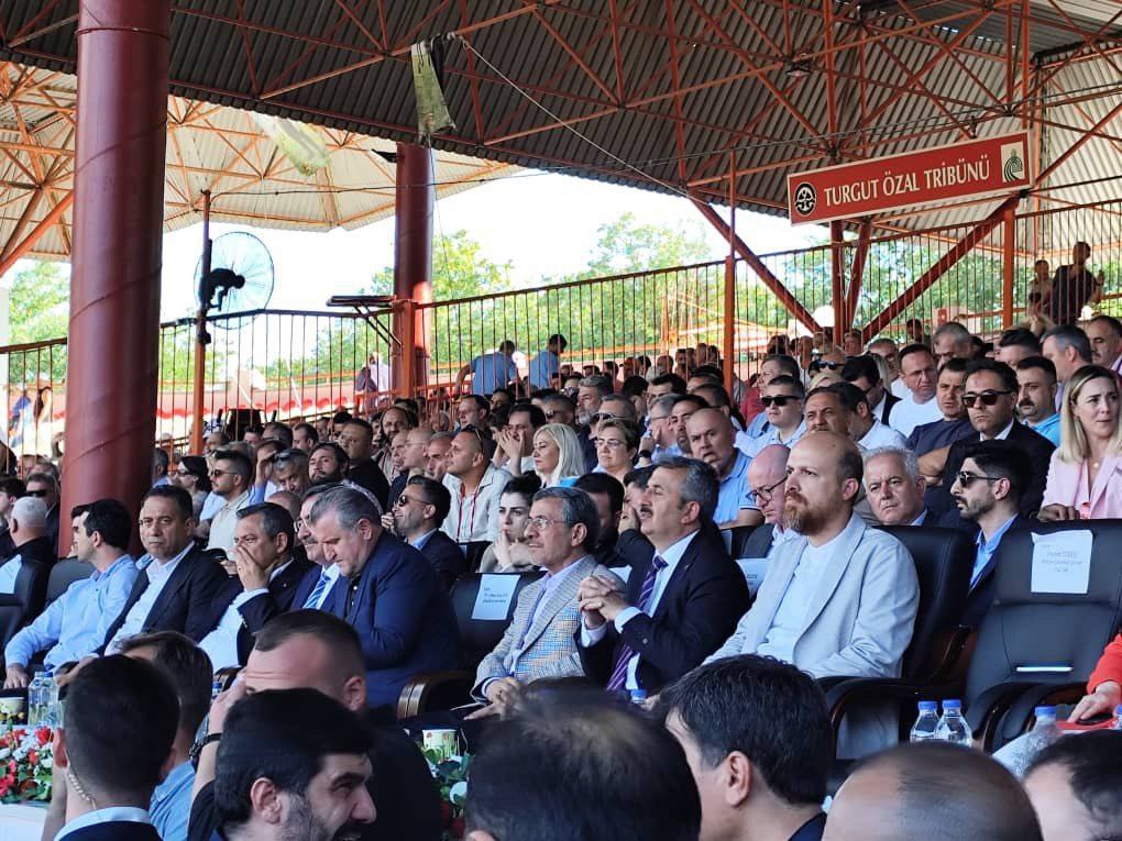 تصاویر جدید از خوشگذرانی احمدی‌نژاد در ترکیه