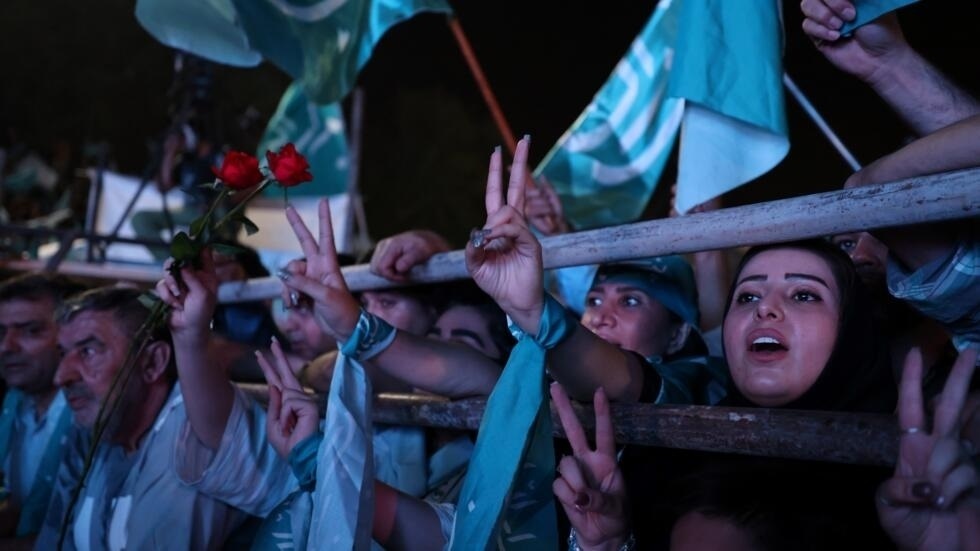 گزارش خبرگزاری فرانسه از روز آخر تبلیغات انتخابات ایران: جداسازی زنان و مردان در تجمع جلیلی در مصلی/ تعهد پزشکیان برای مقابله با گشت حجاب