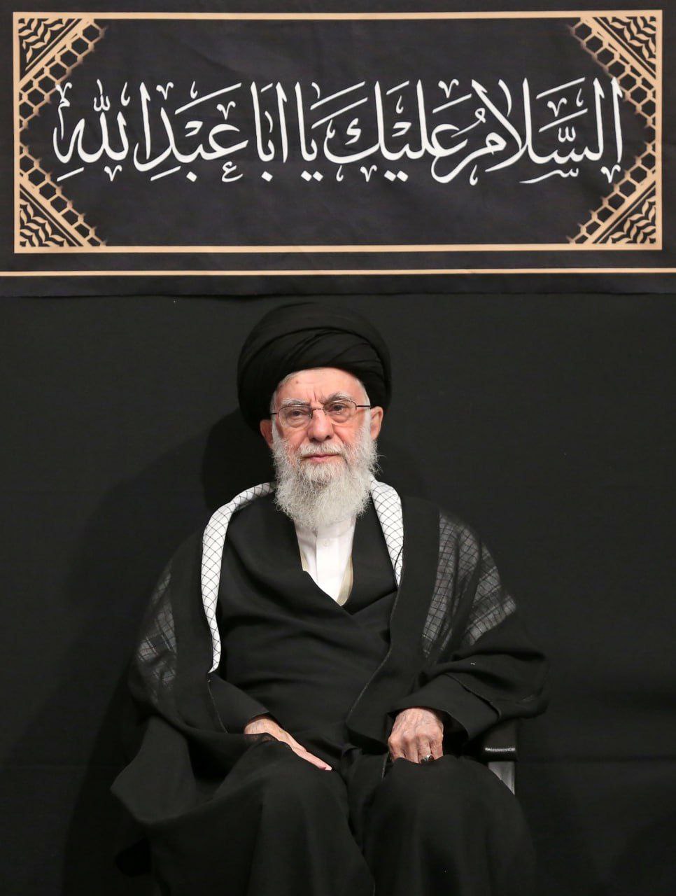 فریاد «حیدر حیدر» هنگام ورود رهبری به حسینیه امام خمینی +ویدئو فریاد «حیدر حیدر» هنگام ورود رهبری به حسینیه امام خمینی +ویدئو