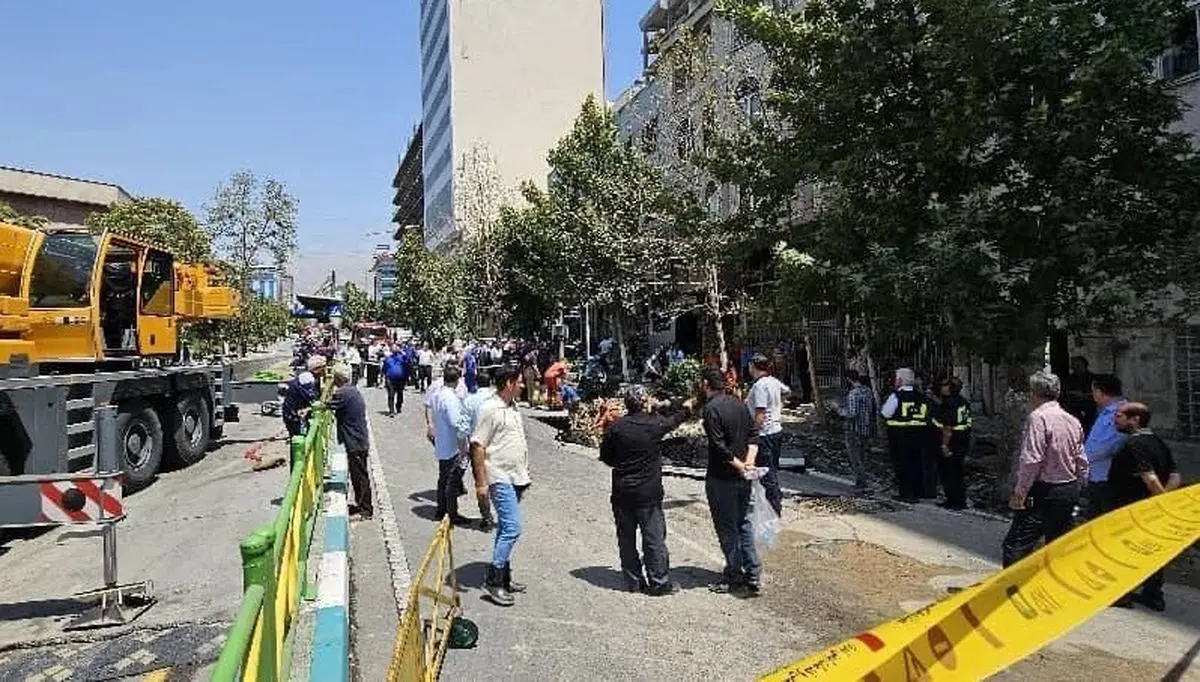 اتفاقی وحشتناک در تهران؛ زمین در میدان ونک فرونشست! اتفاقی وحشتناک در تهران؛ زمین در میدان ونک فرونشست!