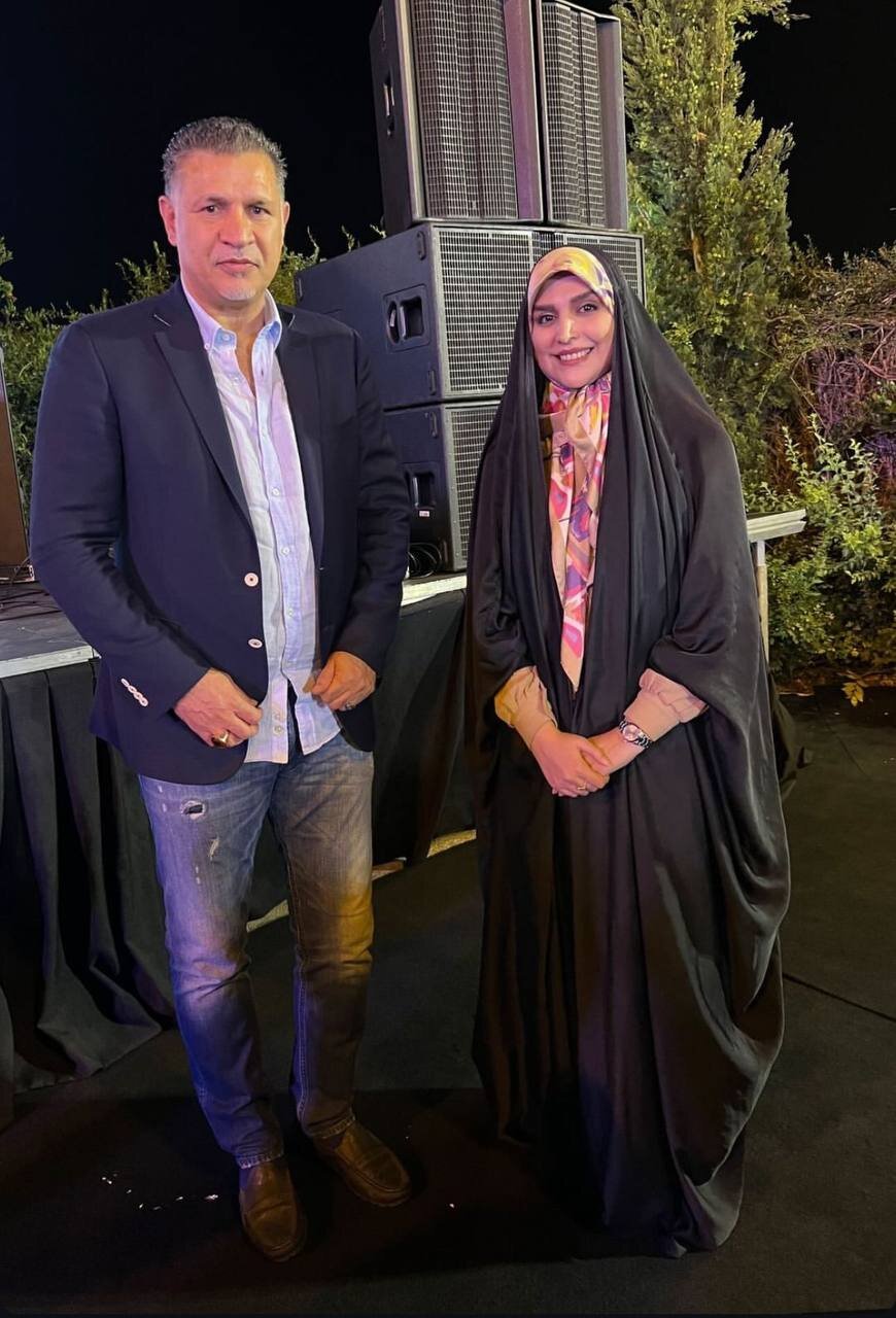 مجری زن مشهور صداوسیما کنار علی دایی +عکس