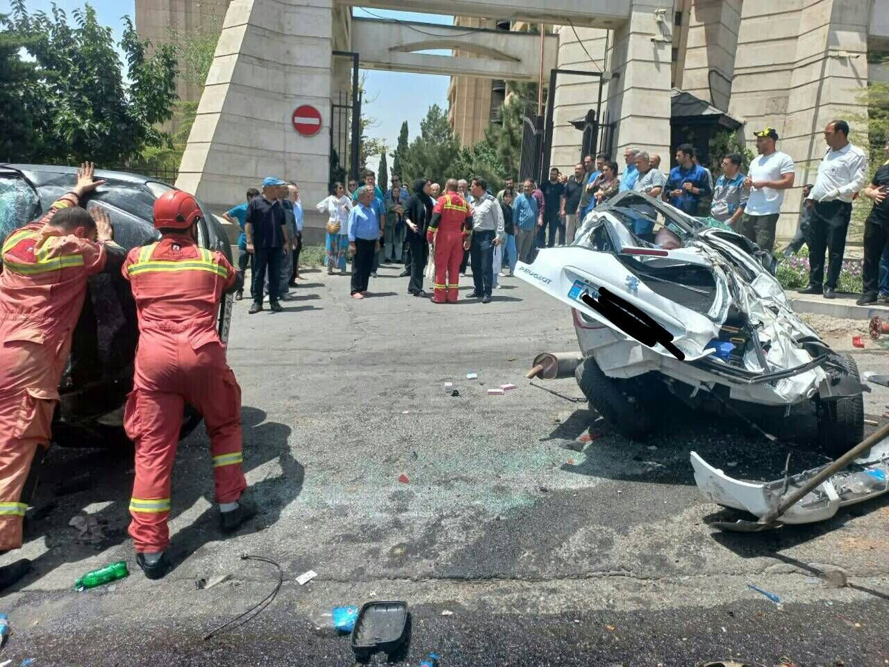 تصادف عجیب یک کامیونت در سعادت‌آباد با ۱۱ خودرو حادثه آفرید +تصاویر