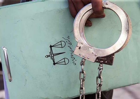 زورگیر خشن از داخل کاناپه دستگیر شد! +ویدئو زورگیر خشن از داخل کاناپه دستگیر شد! +ویدئو