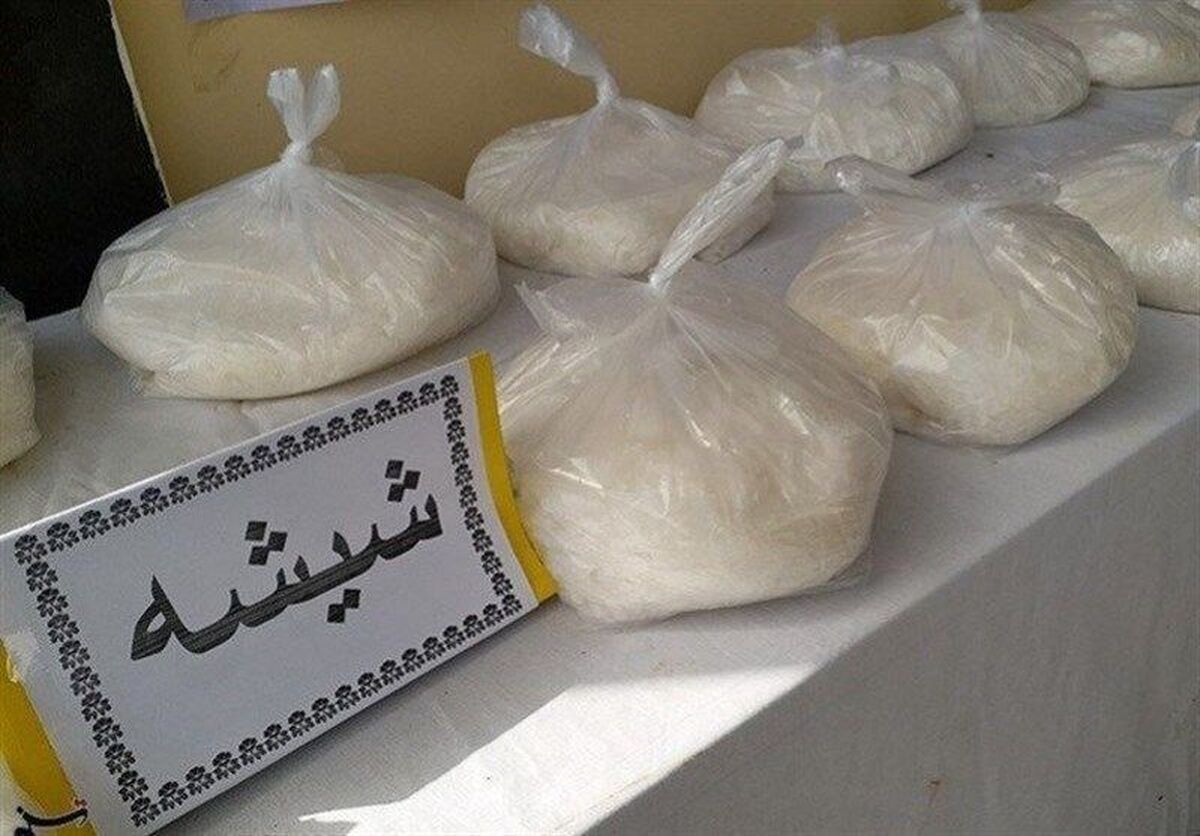 پلیس از برادران مواد فروش ۲ کیلو شیشه گرفت پلیس از برادران مواد فروش ۲ کیلو شیشه گرفت