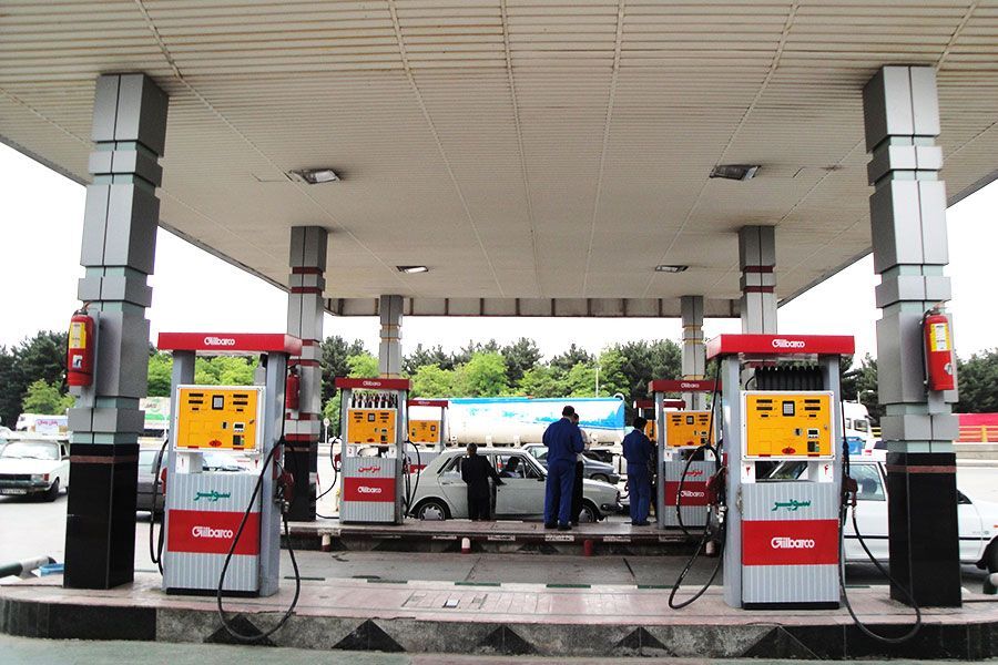«بنزین» کلیدواژه ترسناک برای دولت‌ها/ مجلس اصولگرا و حداد عادل متهمان اصلی هستند