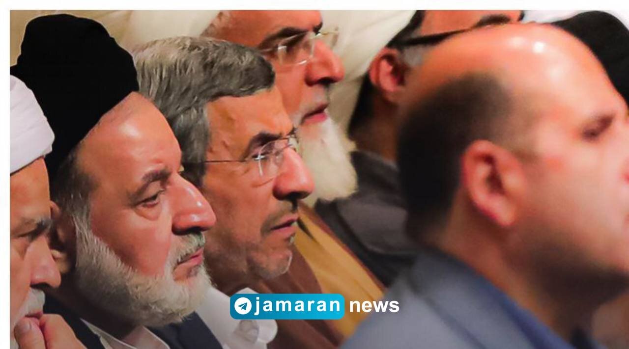 احمدی‌نژاد در دیدار با رهبر انقلاب پشت سر چه کسانی نشست؟ +تصاویر