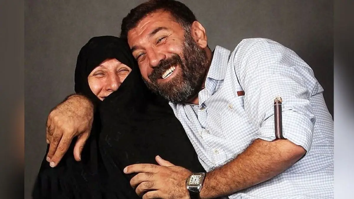 واکنش داماد خانواده علی انصاریان به مصاحبه مادر فوتبالیست معروف؛ هوش و حواسی برایش نمانده! واکنش داماد خانواده علی انصاریان به مصاحبه مادر فوتبالیست معروف؛ هوش و حواسی برایش نمانده!