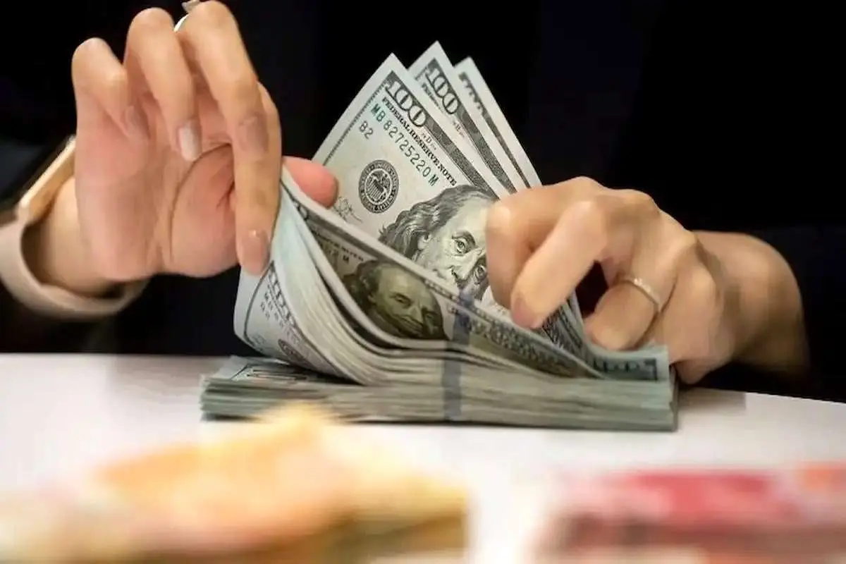 یخ دلار با سیگنال مثبت پزشکیان آب می‌شود؟