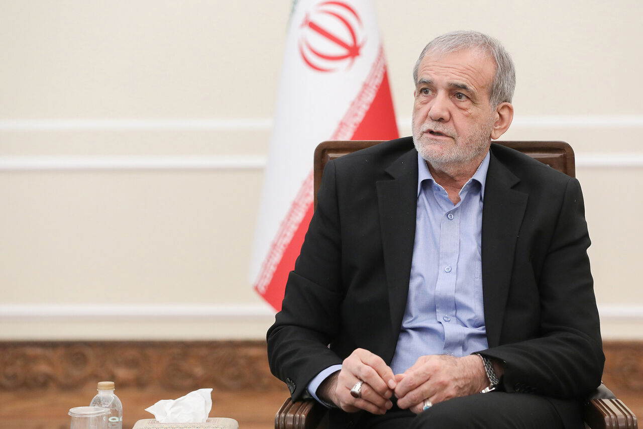 افشاگری پزشکیان در گفتوگوی زنده: دید باز رهبر انقلاب دلیل حذف نشدنم بود/ ایران متعلق به یک جناح نیست افشاگری پزشکیان در گفتوگوی زنده: دید باز رهبر انقلاب دلیل حذف نشدنم بود/ ایران متعلق به یک جناح نیست