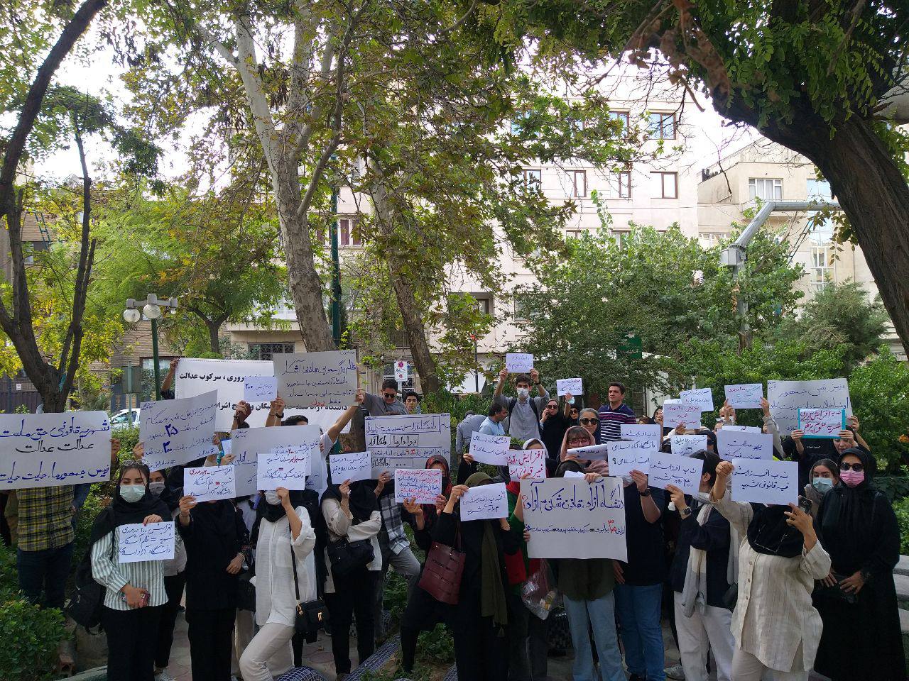دانشجویان عصبانی در پاستور تجمع کردند! +عکس