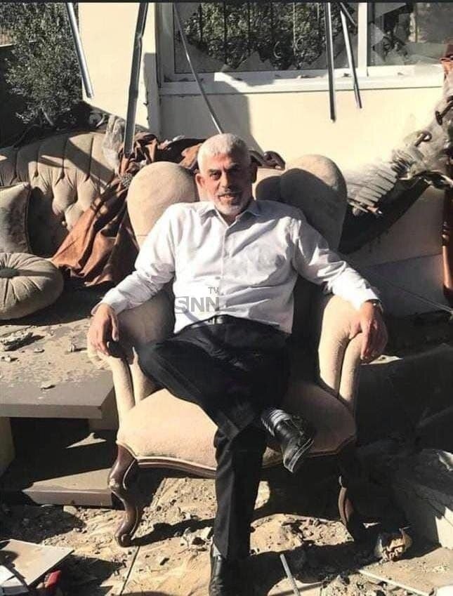 یحیی السنوار با این تصویر جالب نتانیاهو را خوار و خفیف کرد! یحیی السنوار با این تصویر جالب نتانیاهو را خوار و خفیف کرد!