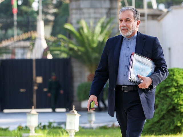 عراقچی: در حال رایزنی برای توقف جنگ هستیم